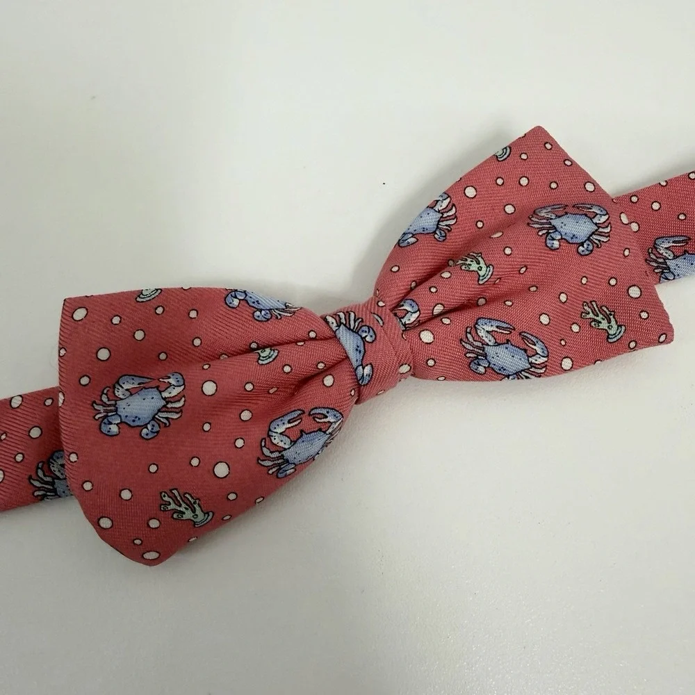Vineyard Vines Boys Bow Tie Crabs Coral Pink Satin Silk USA 1 7/8